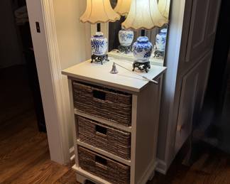 Chest w/basket drawers