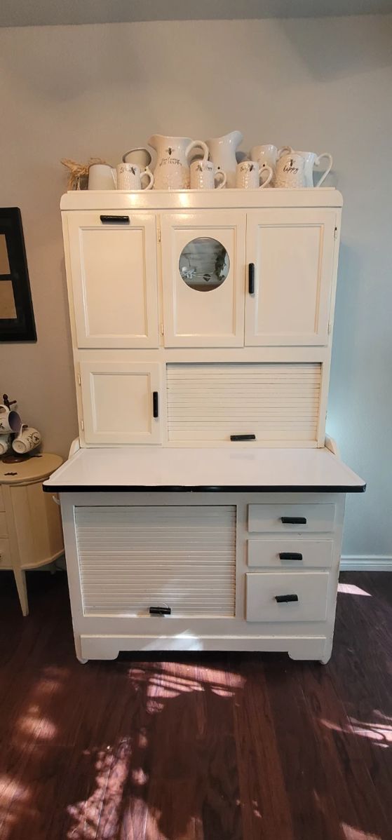 Beautiful Hoosier cabinet