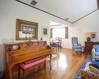 UPRIGNT PIANOVINTAGE LIVING ROOM FURNITURE