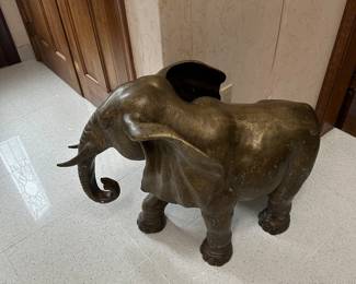 Bronze elephants (pair)
