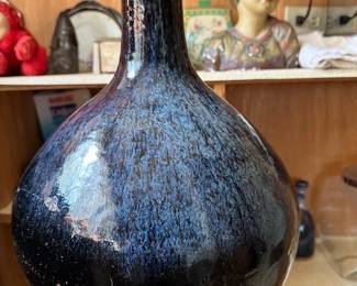 Auction Big Blue Pot nice pic