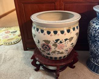 Vase/urn with stand
