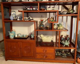 Tiered rosewood shelf - Japanese tea sets and bowls