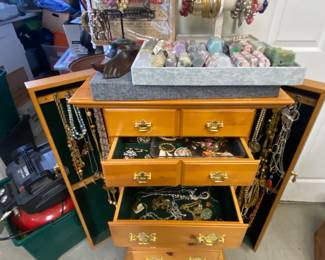 2025 Cranford, NJ Sale: Toys, Comic Books, Antiques, Artwork and so Much more