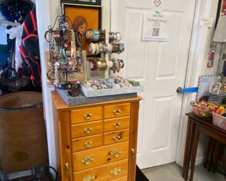 2025 Cranford, NJ Sale: Toys, Comic Books, Antiques, Artwork and so Much more