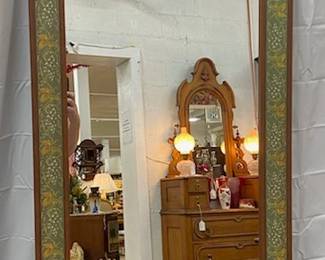 Mirror w/Green Leaf Frame 