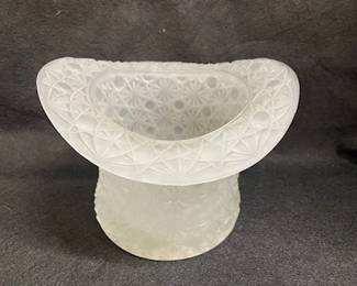 Extra Large Frosted Daisy & Button Top Hat 