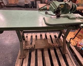 Industrial sewing machine 