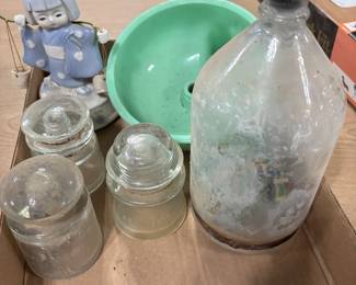 Green dish is a dentist sink