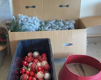 9 Foot Christmas Tree And Lots Of Red Decor