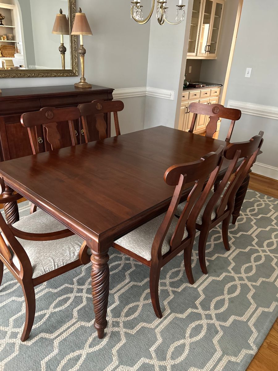 Eathan Allen Dining Table with 6 Chairs and 2 Leaves