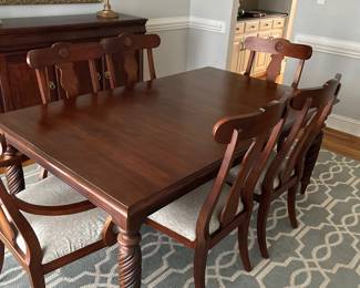 Eathan Allen Dining Table with 6 Chairs and 2 Leaves
