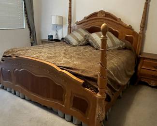four poster bed with mattresses