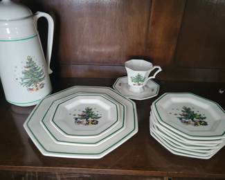 Nikko holiday dinnerware