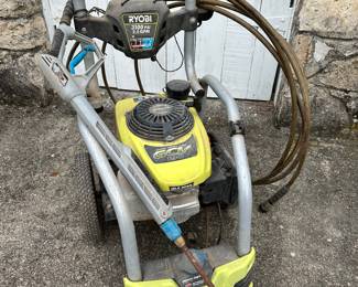 Working gas powered pressure washer