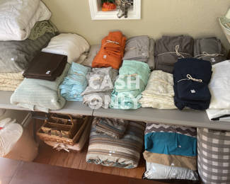 Like-new linens.