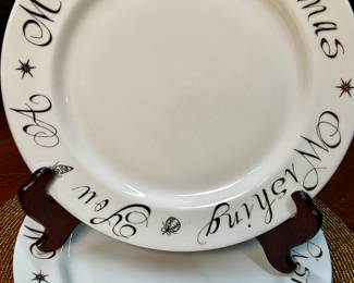 Set of 4 Christmas plates 