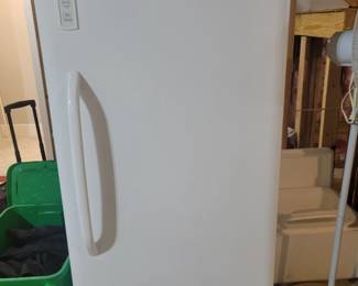 $200 GE 14CU FROST FREE UPRIGHT FREEZER WITH LOCK AND KEY