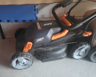 $100 POWER WORX 40V MOWER WITH EXTRA BATTERY 