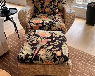 there are two chairs and two ottomans