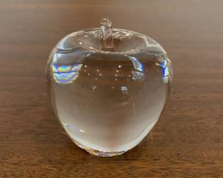 Beautiful vintage Steuben life-size crystal apple