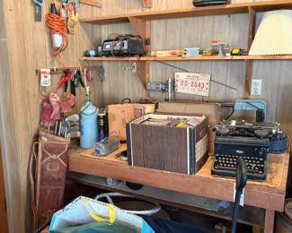 vintage typewriter, wagon,