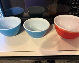 Pyrex bowls