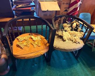 chairs, Home Interiors butterflies, wire basket