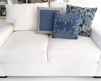 Juno loveseat from Franklin