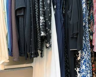 Women’s clothing, mostly size S + M: evening wear, dresses, cashmere sweaters, blazers, pants, skirts, shirts, fashion + winter scarves, leather gloves, bathrobes, pantyhose