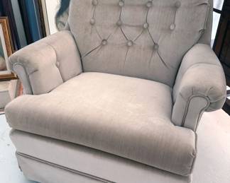 Low-back swivel armchair