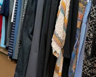 Women’s clothing, mostly size S + M: evening wear, dresses, cashmere sweaters, blazers, pants, skirts, shirts, fashion + winter scarves, leather gloves, bathrobes, pantyhose