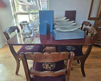 Vintage Duncan Phyfe table and 6 chairs, Villeroy & Boch Crystal, Val St. Lambert Crystal vase