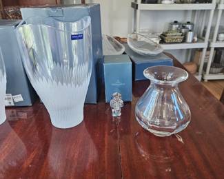 Vintage Duncan Phyfe table and 6 chairs, Villeroy & Boch Crystal, Val St. Lambert Crystal vase