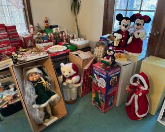 Animated Christmas Figures - Old World Santa, Carolers, Mickey & Minnie Mouse, Singing Lamppost