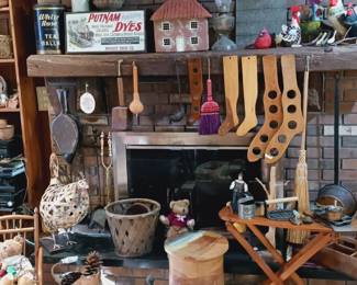 Baskets, antiques, roosters
