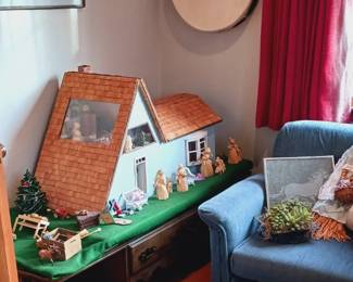 Doll house, vintage coffee table