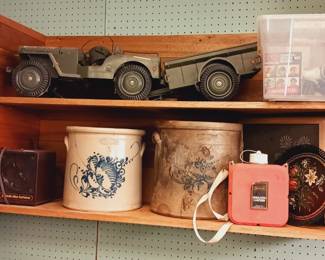 Crocks ( cracked), toys