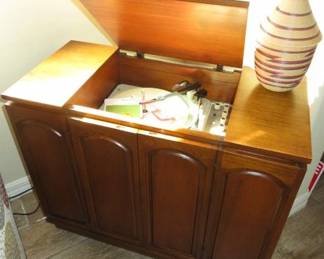 Mid Century Modern KLH Model Twenty-Five Console Stereo Record Player