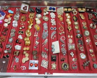 Vintage Costume Jewelry/Clip Earrings