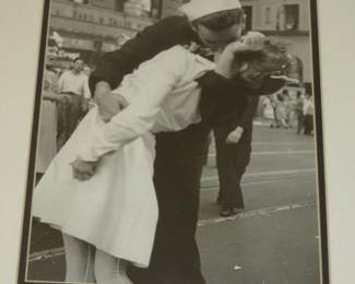 Alfred Eisenstaedt photographed sailor kissing Greta Friedman in Times Square at the end of the second world war by George Mendonsa