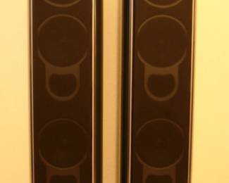 Very Nice pair of KEF XQ5 Speakers