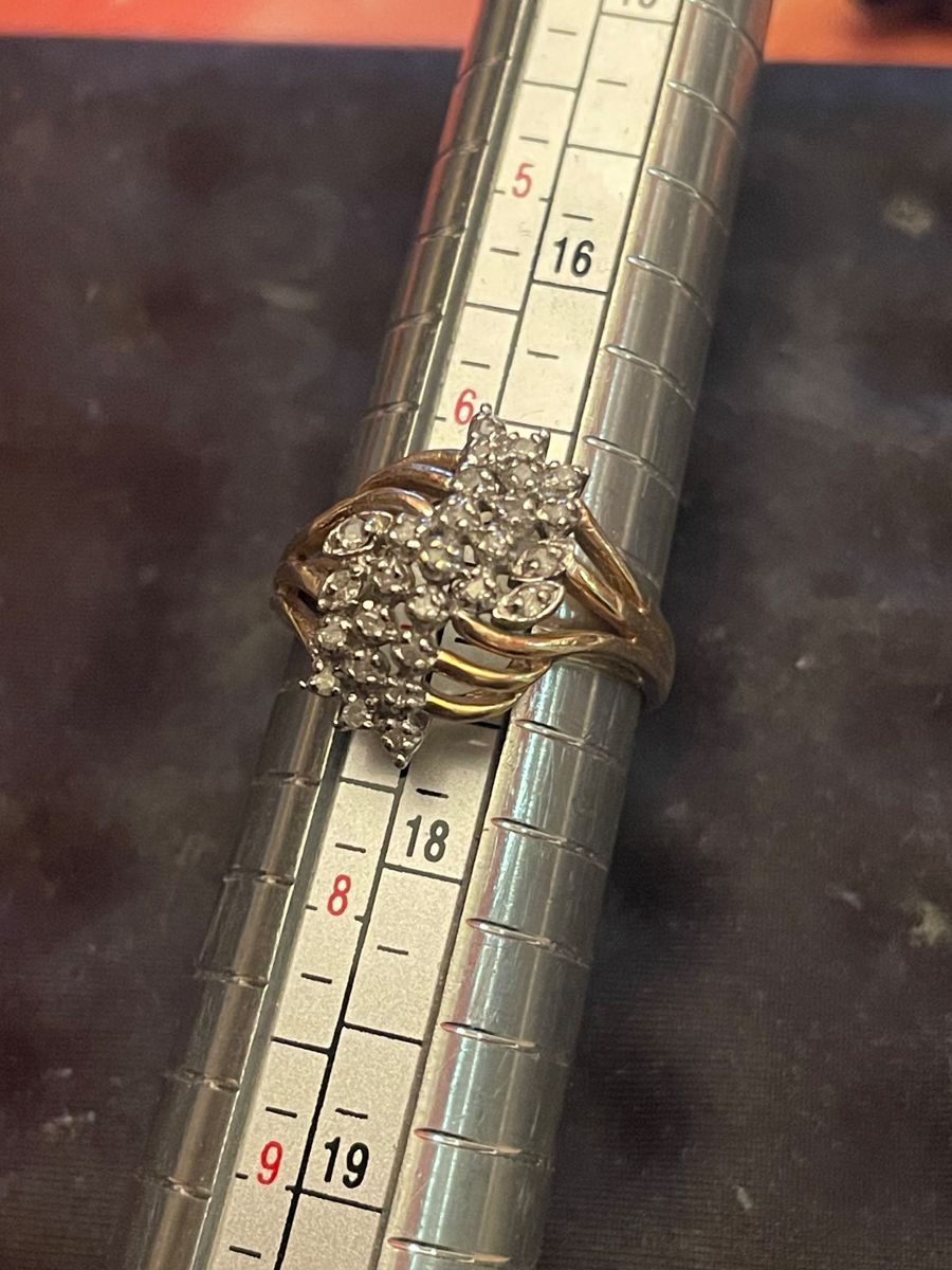 10 K YELLOW GOLD  APPROX SIZE 7.-7.5  DIAMOND RING   -ESTATE PIECE  EXACT CARAT WEIGHT NOT KNOWN  $319   SEE NEXT 2 PICS ALSO 