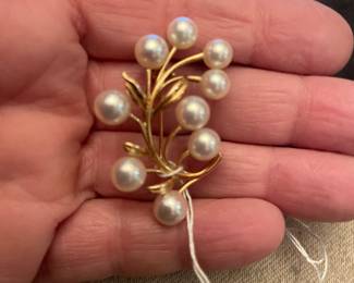 Lovely 14 k yellow gold and Pearl brooch over 6.8 gr. Hate to melt it. Maybe someone would love this fine estate pin $475