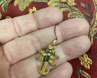 18 K YELLOW GOLD -EMERALD SMALL PENDANT  $149