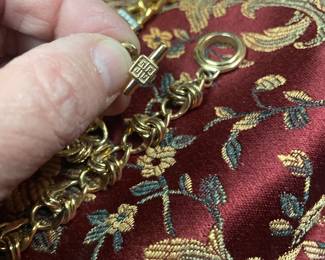 GIVENCHY VINTAGE GOLDTONE NECKLACE   COSTUME $49 