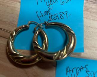 RETRO 14K GOLD HOOPS  PERFECT SIZE AND LIGHT WEIGHT  