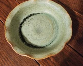 Pottery serving dish