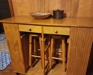 Retro portable bar with stools