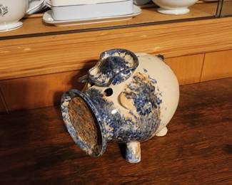 Pottery piggy bank